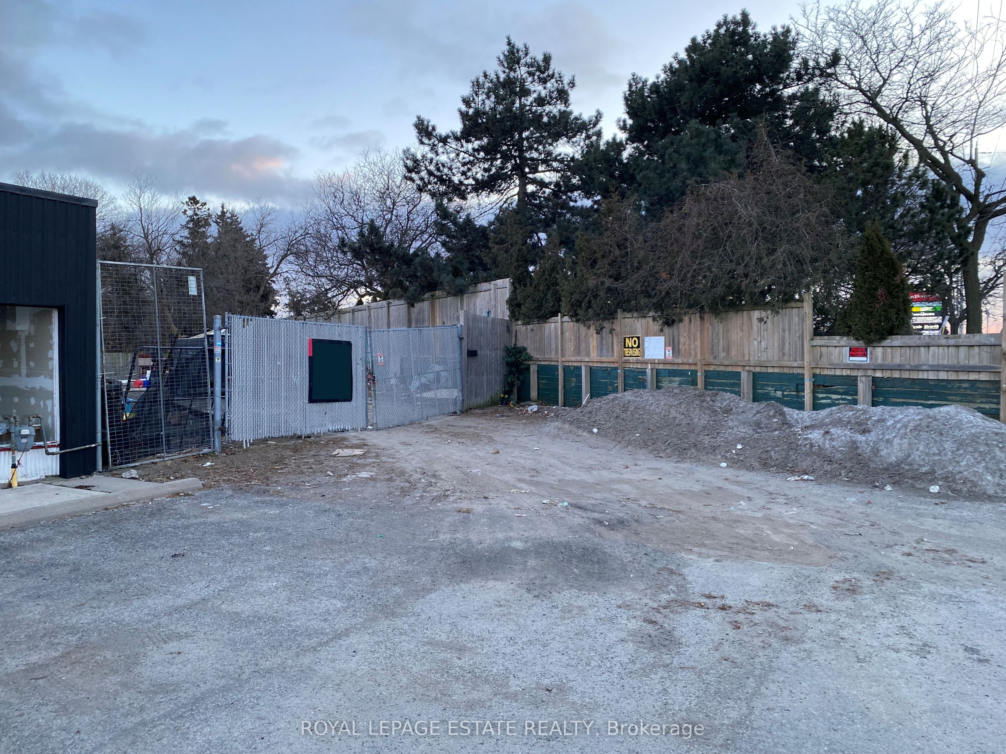 3073 Kingston Road Property Photo 1