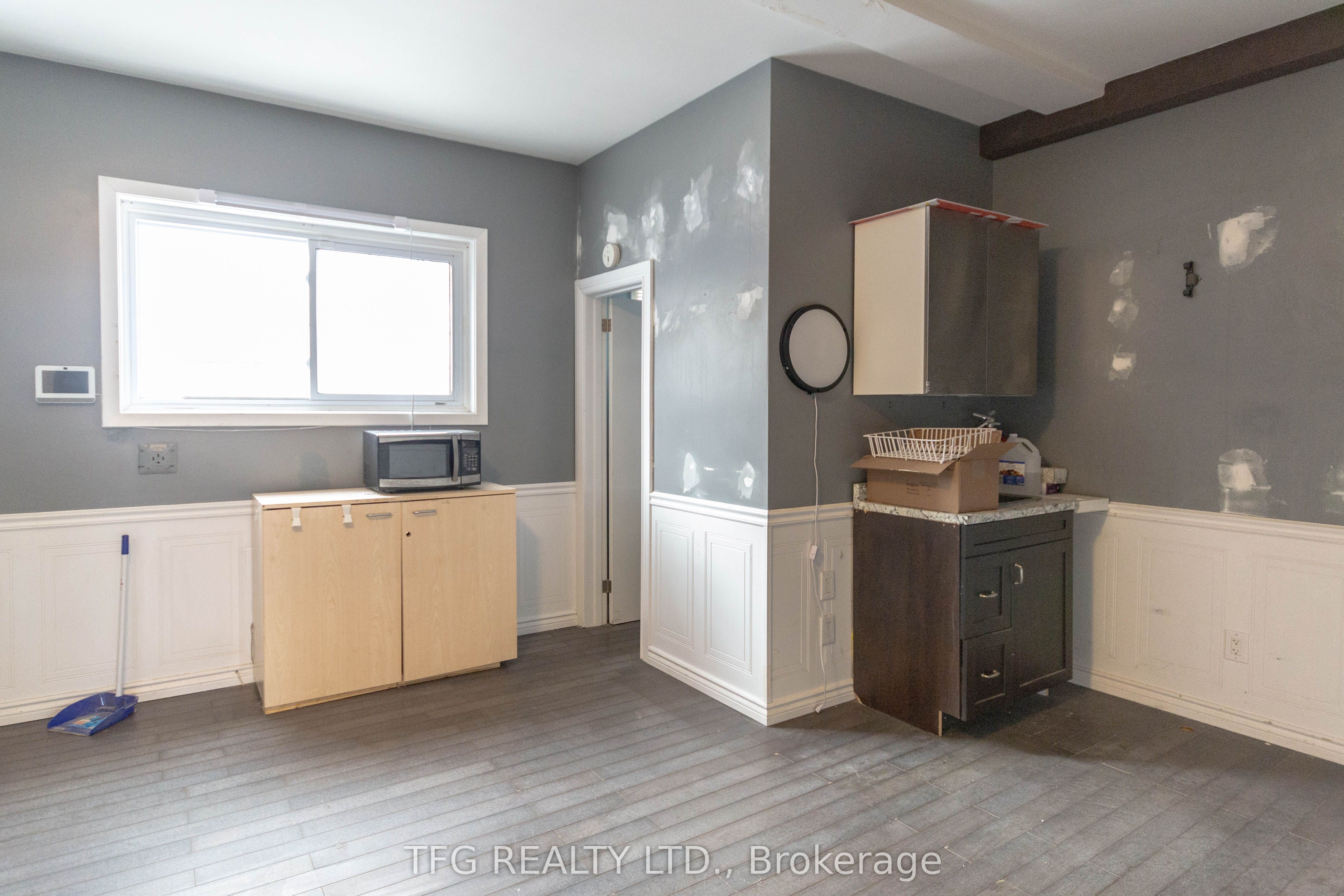 463 Bond Street Property Photo 5