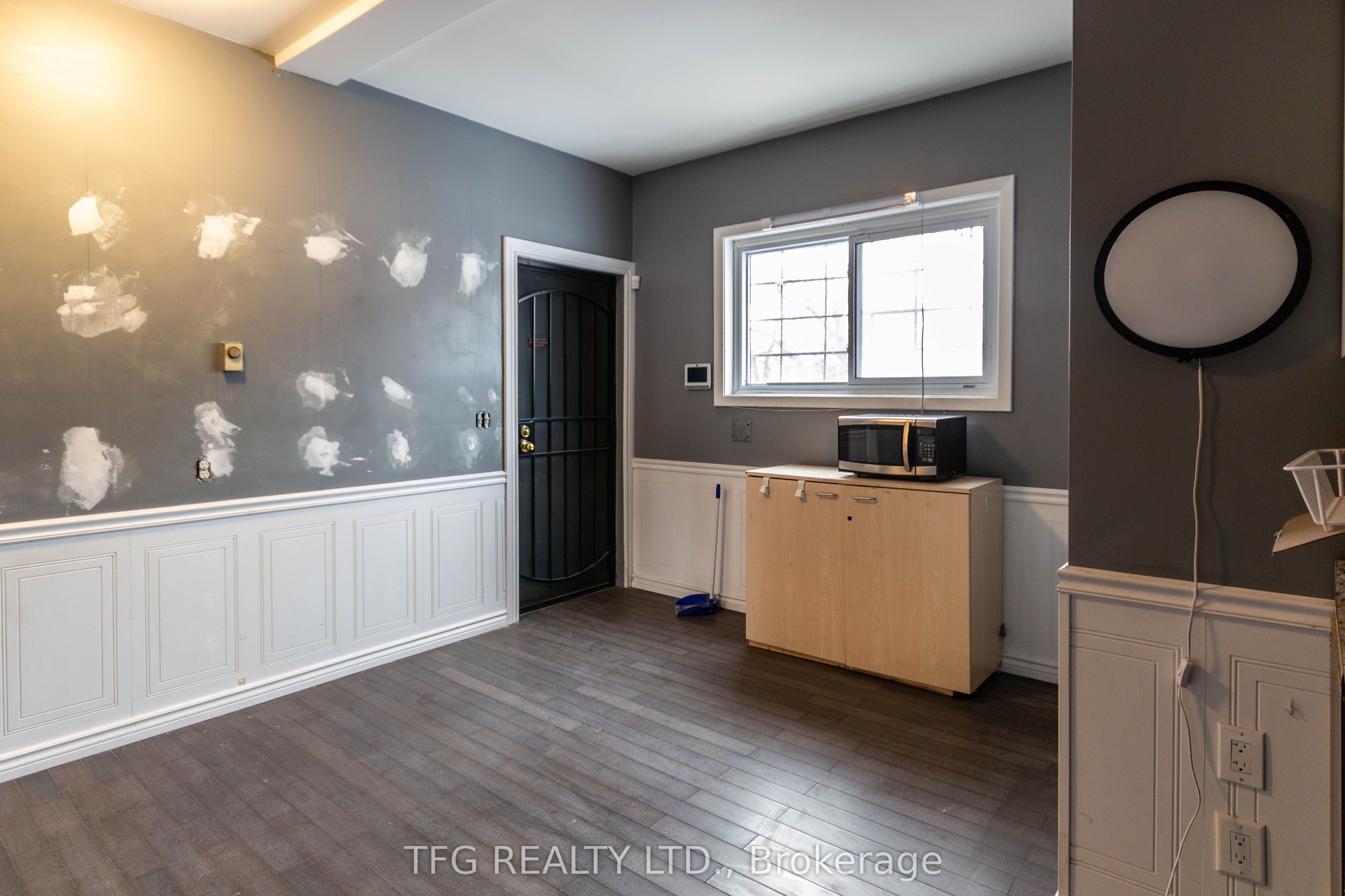 463 Bond Street Property Photo 7