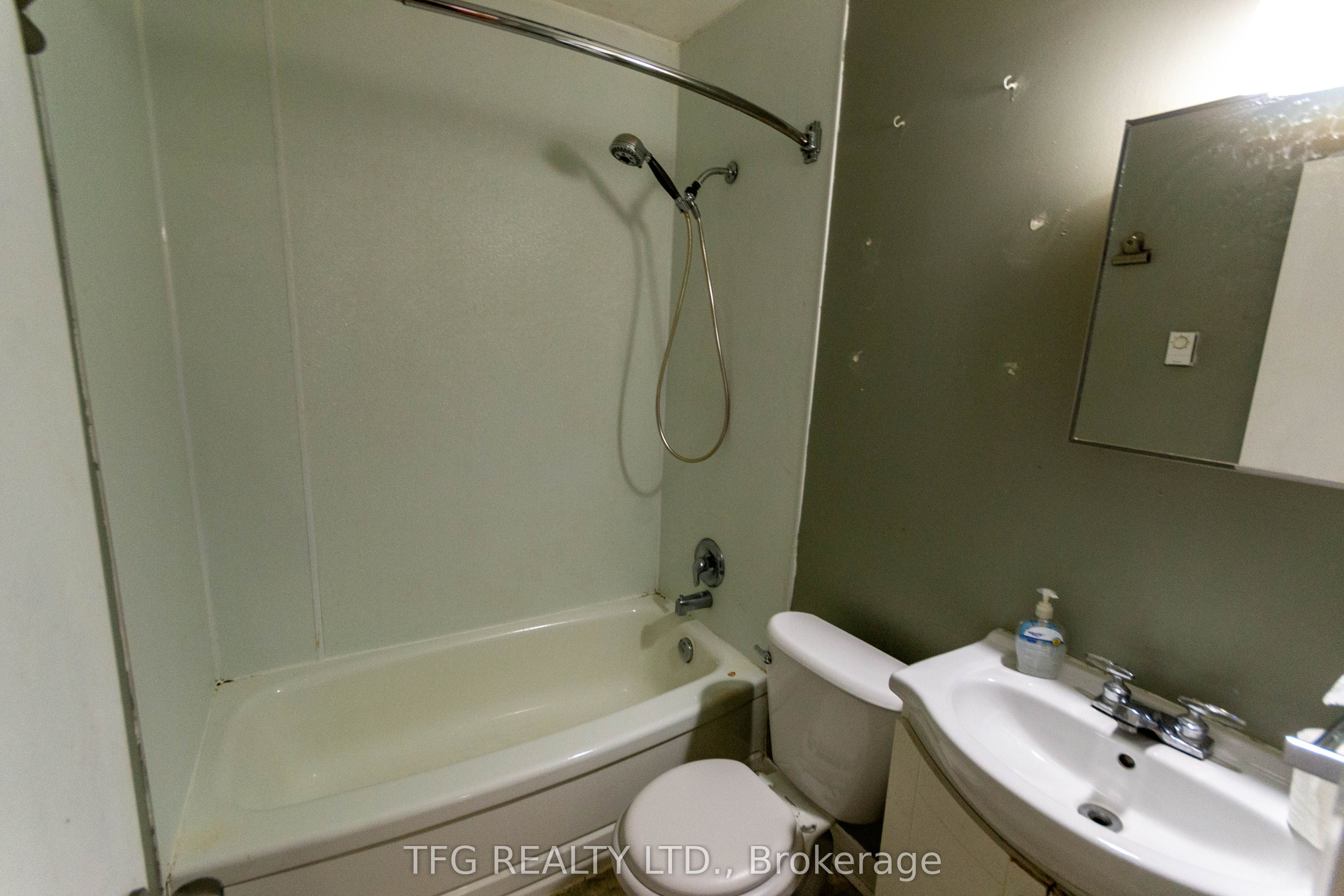 463 Bond Street Property Photo 13