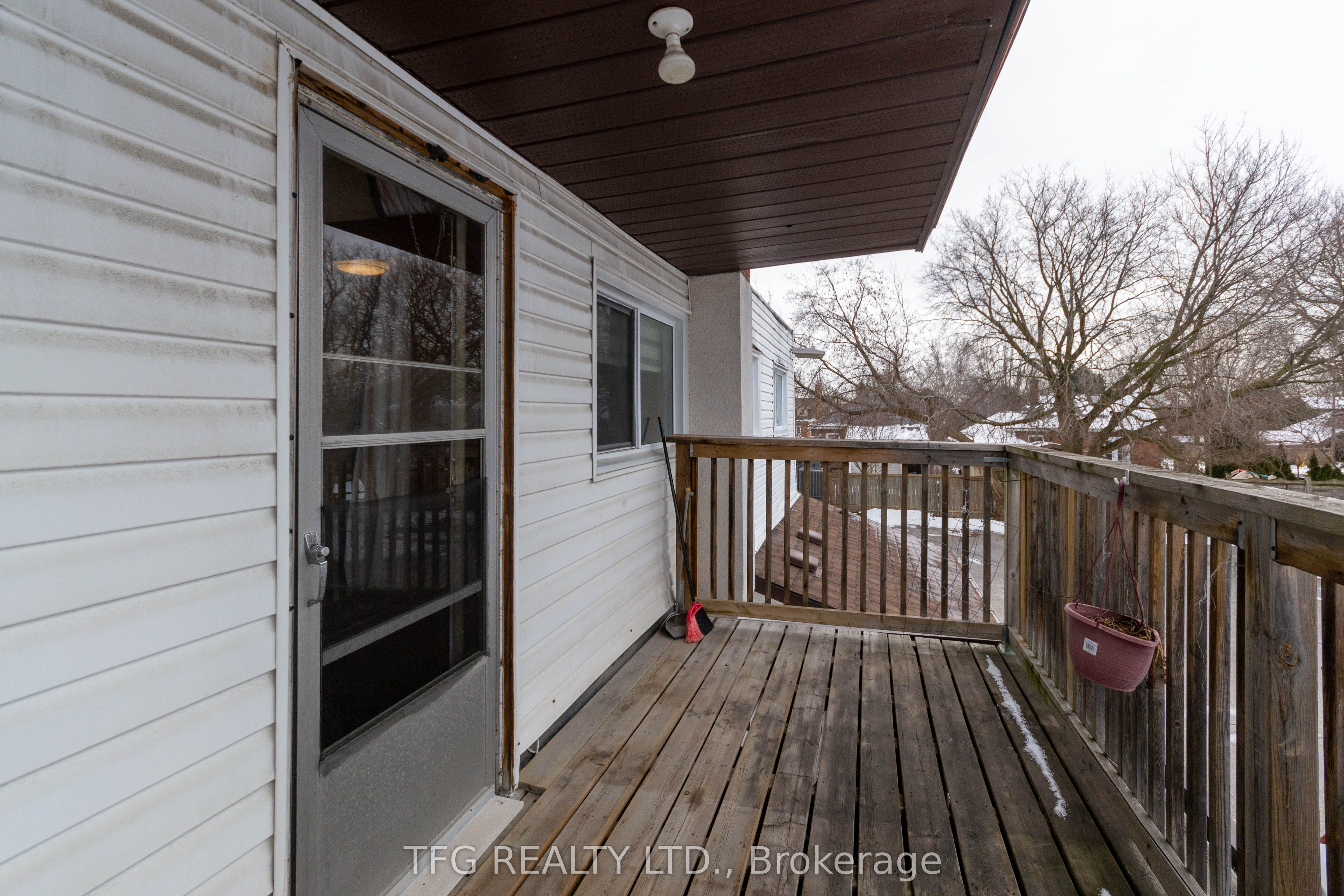 463 Bond Street Property Photo 17