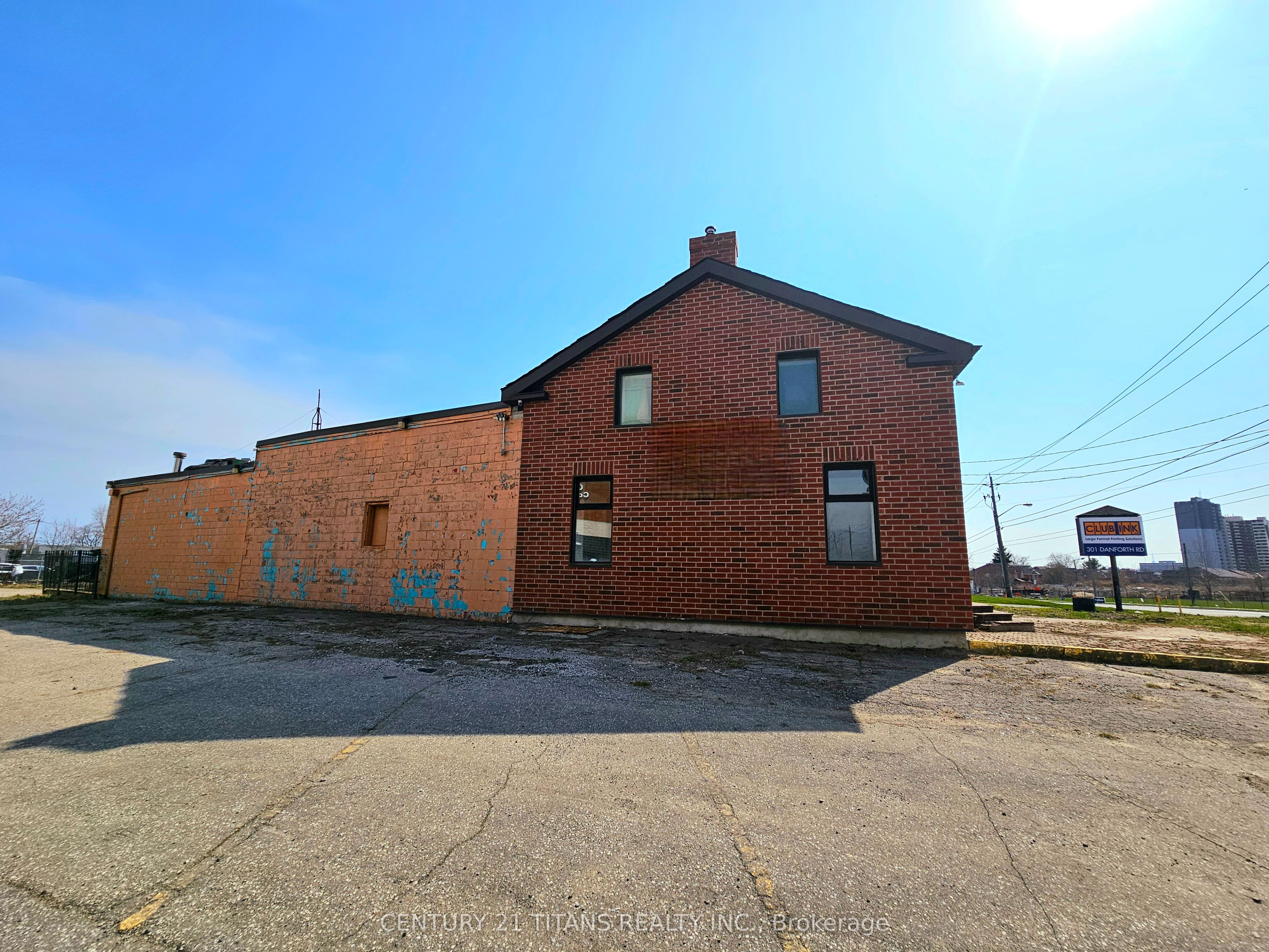 323 Danforth Road Property Photo 4