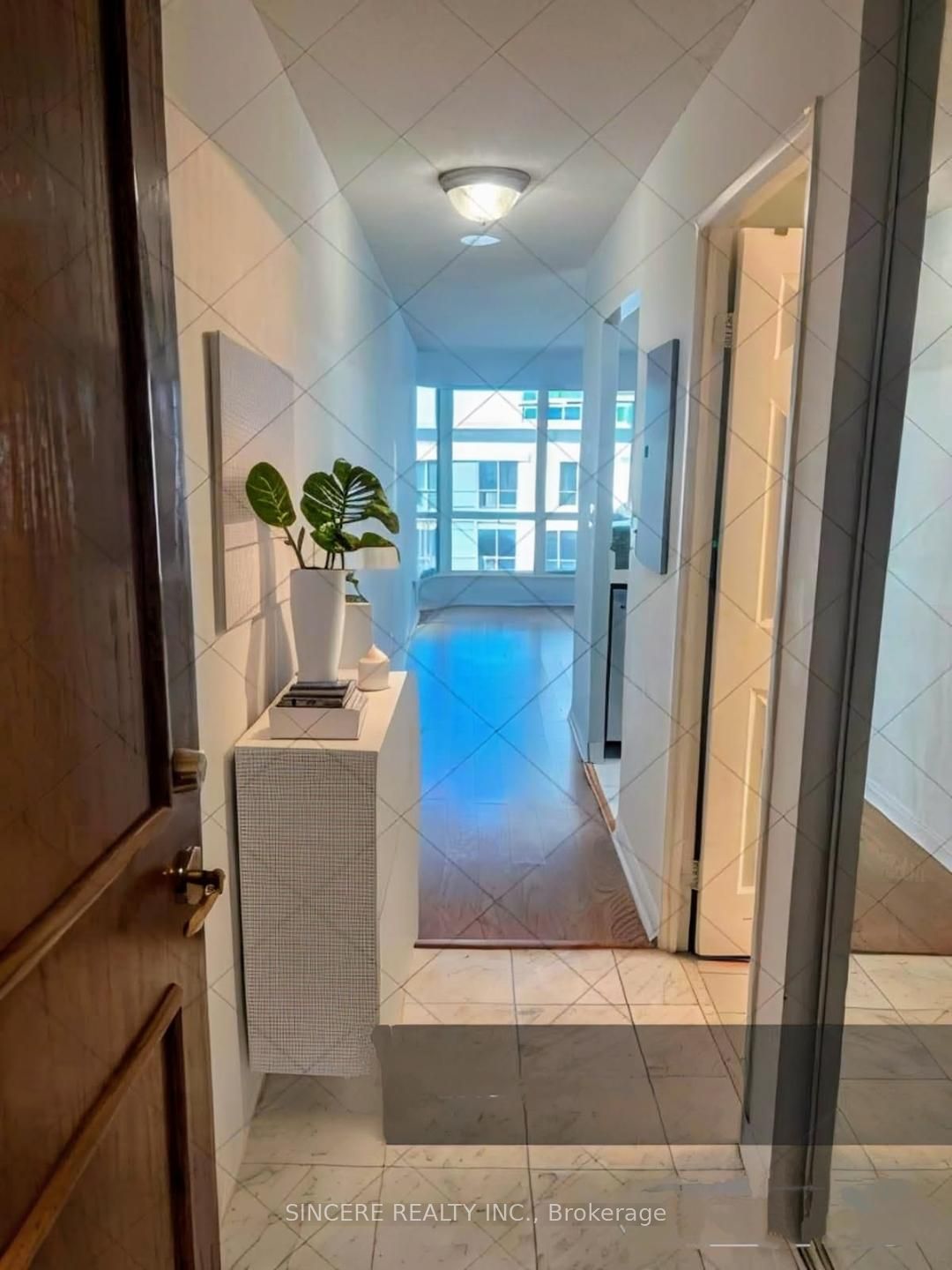#502 - 8 Lee Centre Drive Property Photo 3