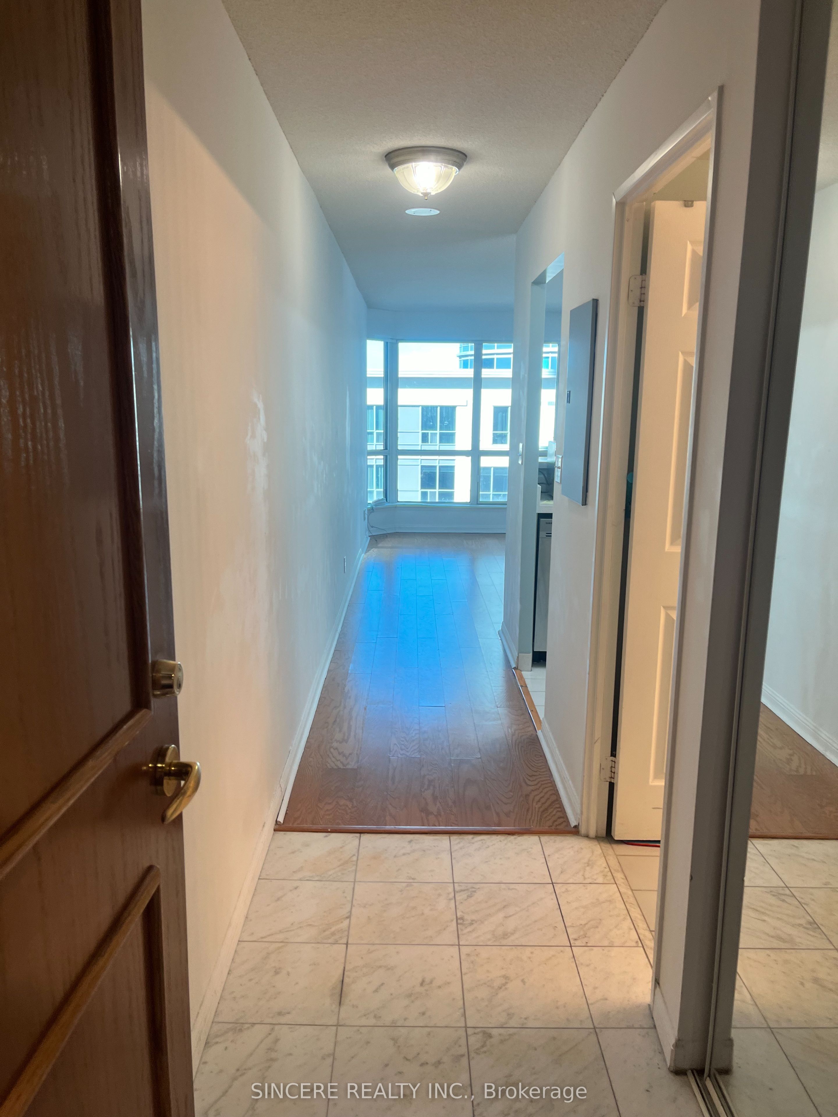 #502 - 8 Lee Centre Drive Property Photo 4