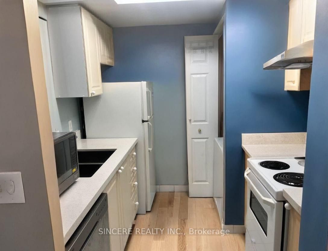 #502 - 8 Lee Centre Drive Property Photo 8