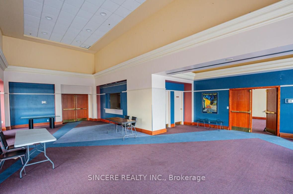 #502 - 8 Lee Centre Drive Property Photo 13