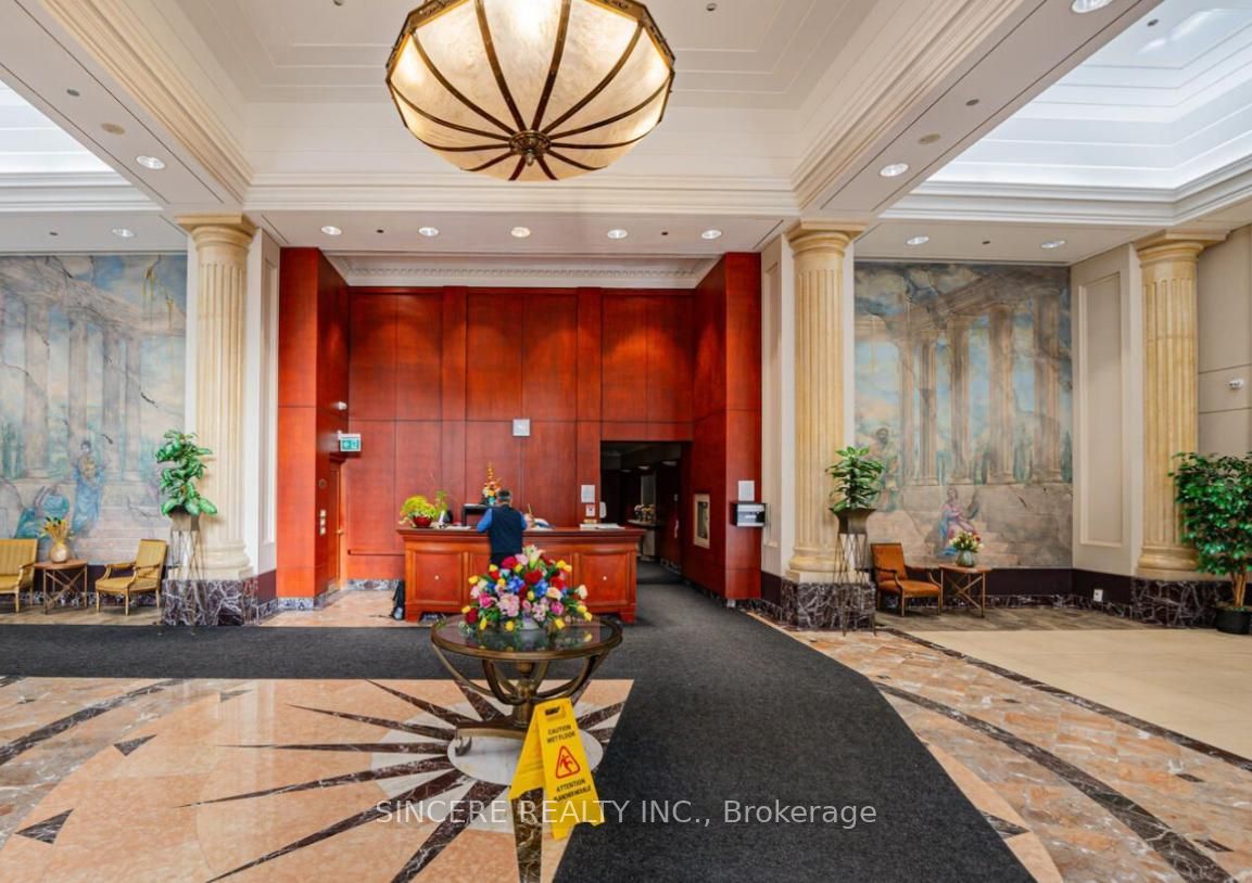 #502 - 8 Lee Centre Drive Property Photo 19