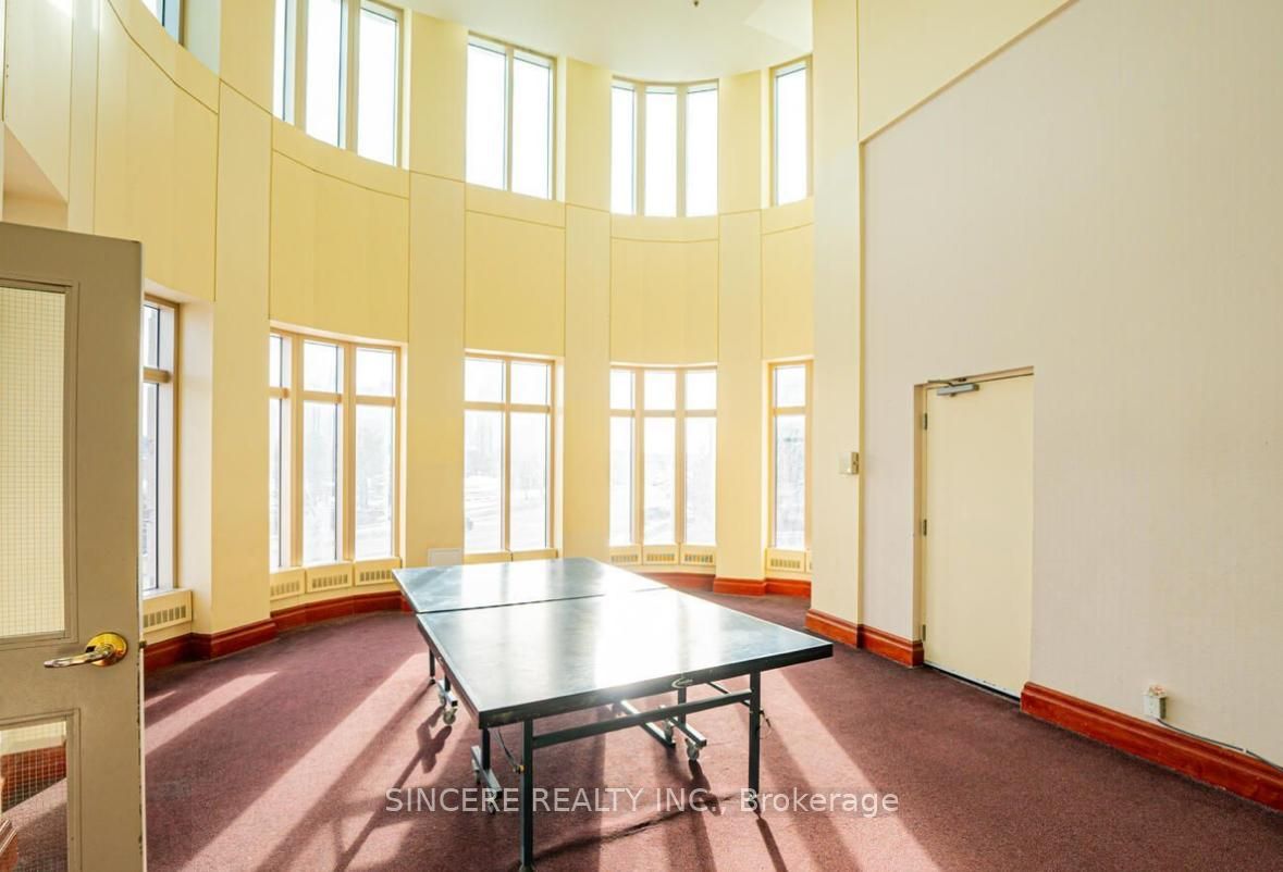 #502 - 8 Lee Centre Drive Property Photo 22