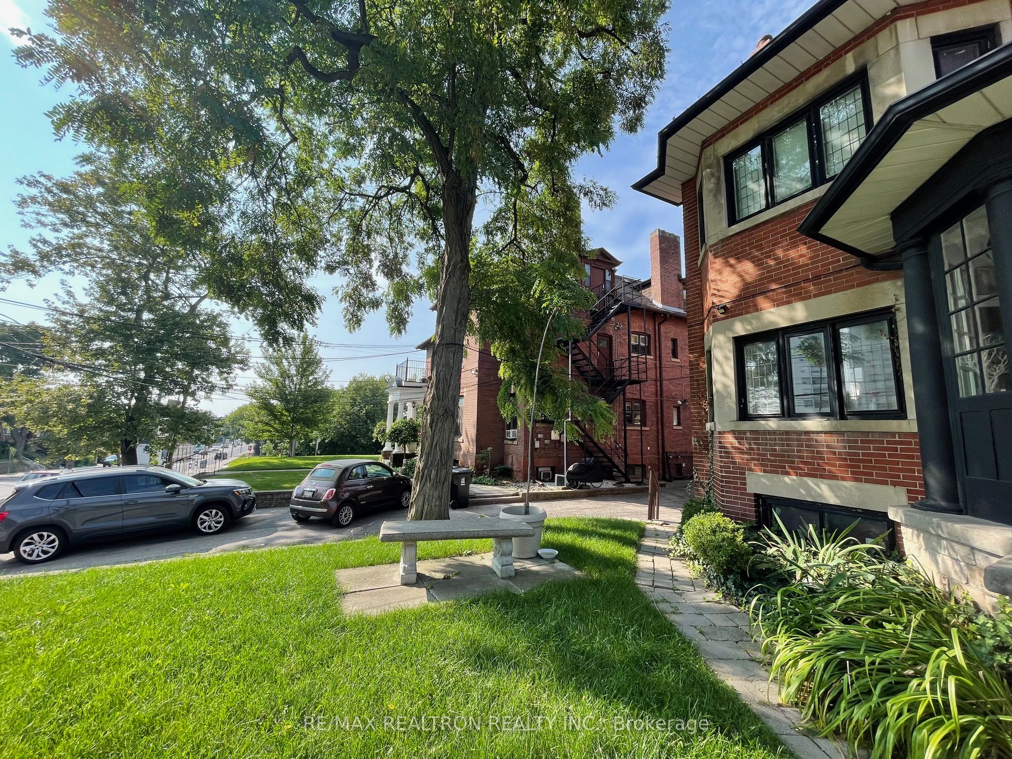648 Broadview Avenue Property Photo 2