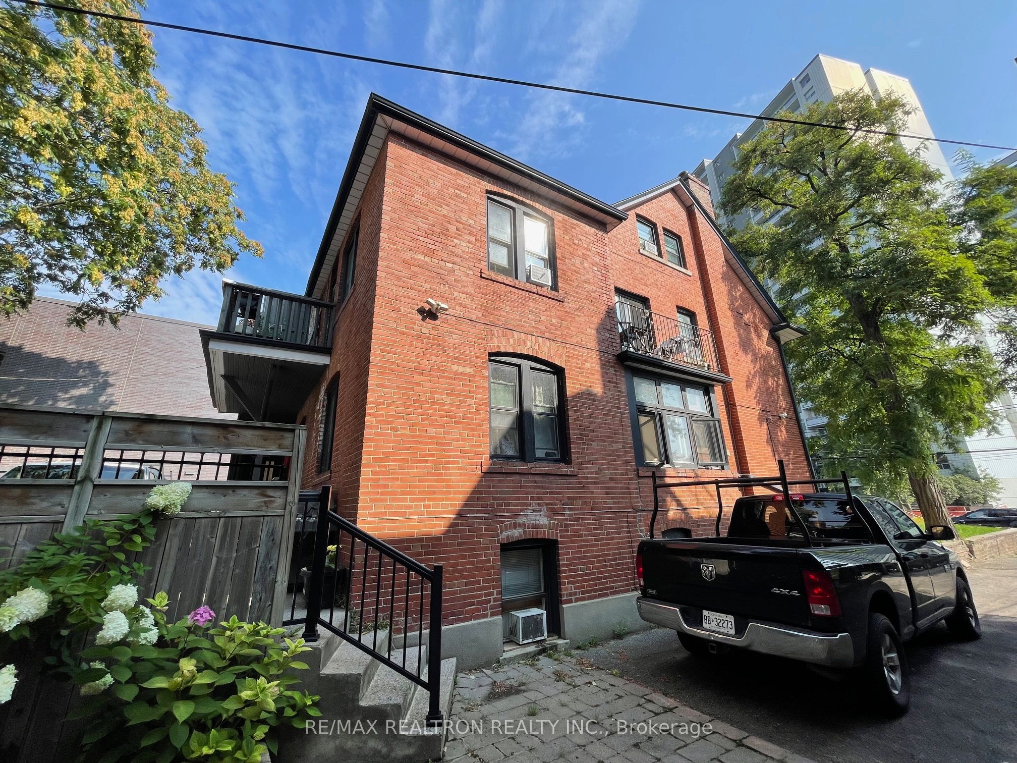 648 Broadview Avenue Property Photo 4