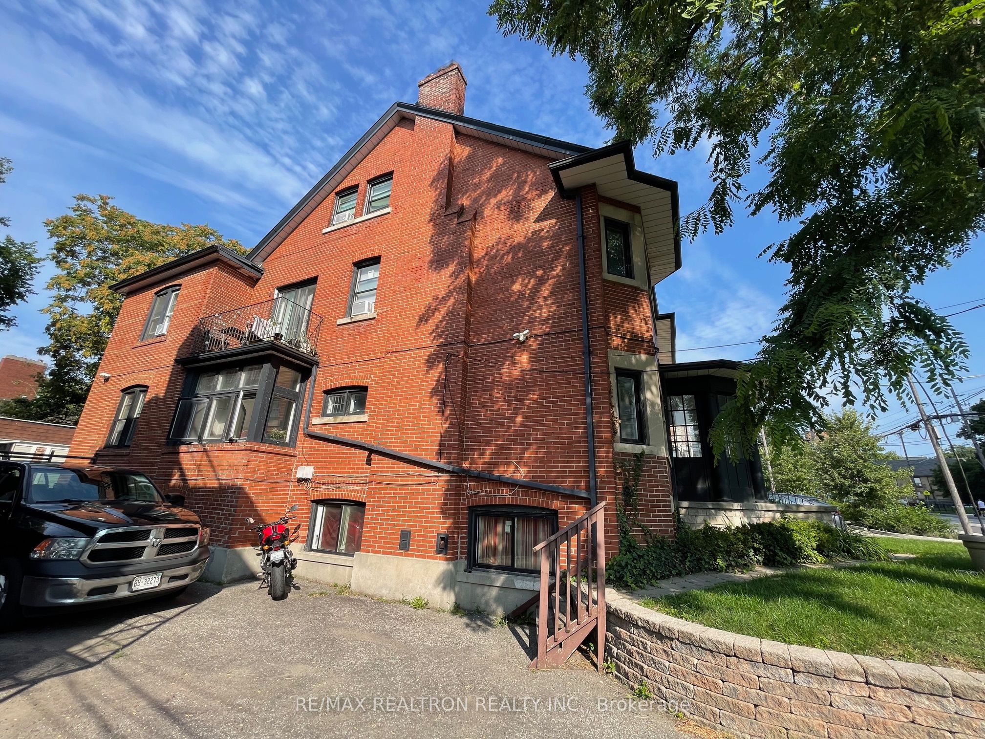 648 Broadview Avenue Property Photo 11