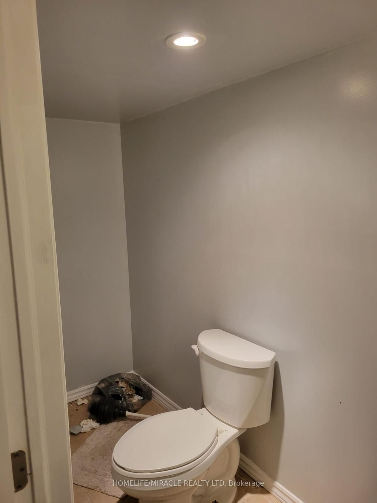 154 Simcoe Street Property Photo 8