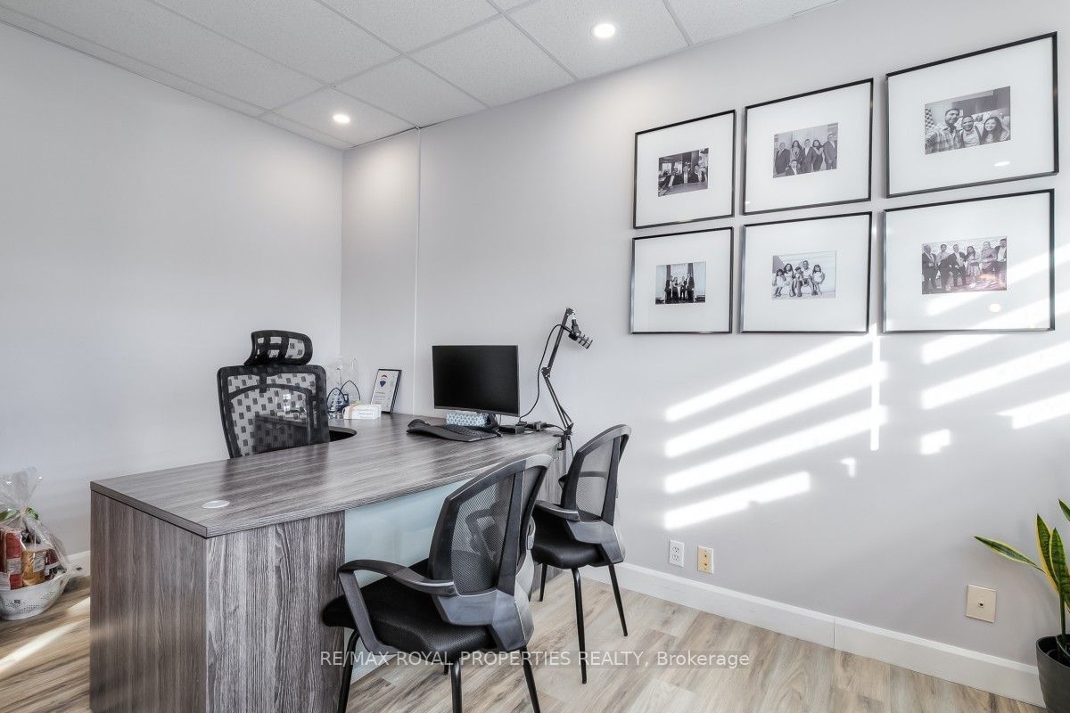 #203 - 15 Harwood Avenue Property Photo 6