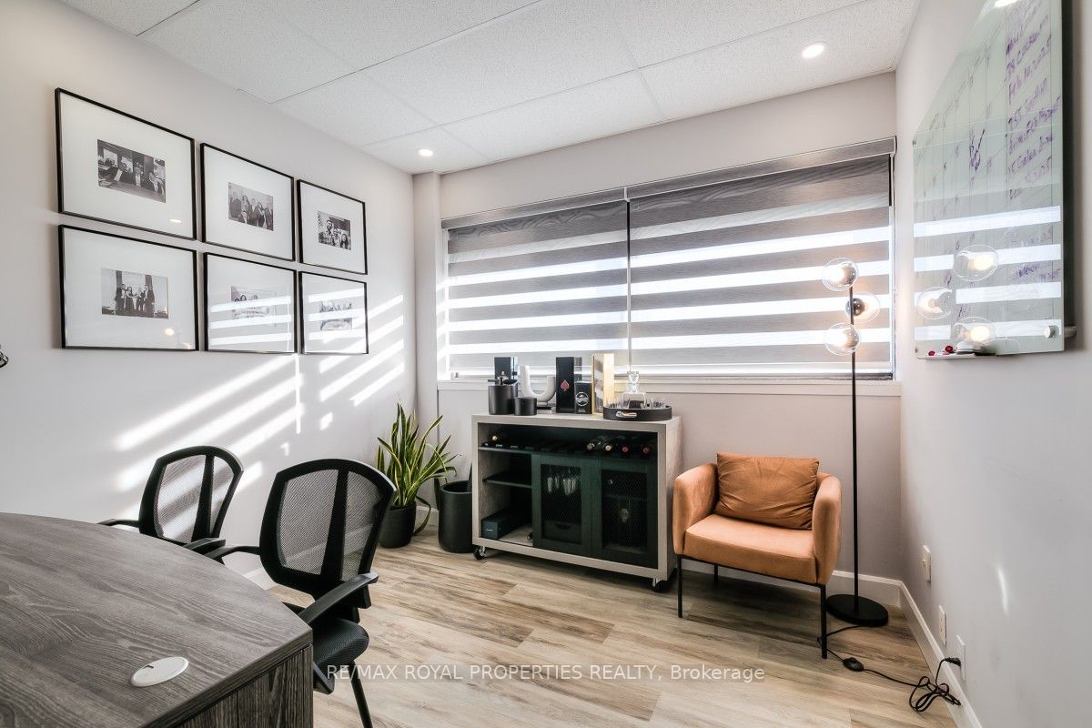 #203 - 15 Harwood Avenue Property Photo 7