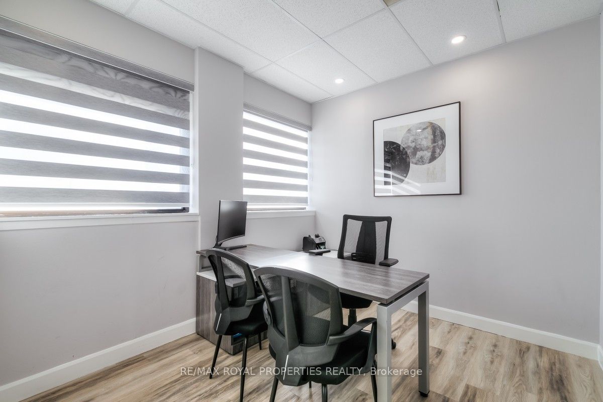 #203 - 15 Harwood Avenue Property Photo 9
