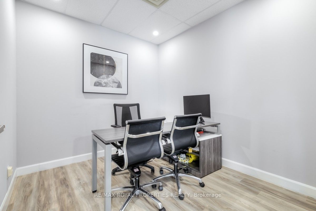 #203 - 15 Harwood Avenue Property Photo 10
