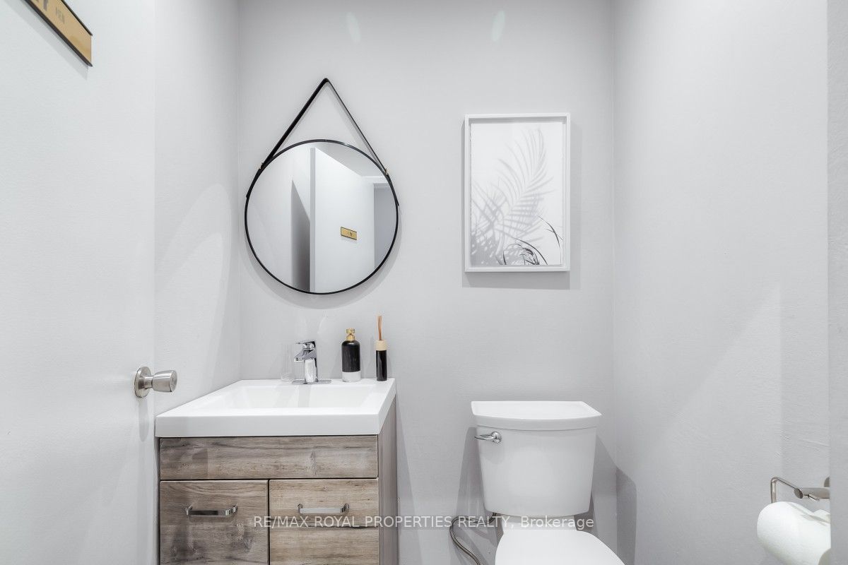 #203 - 15 Harwood Avenue Property Photo 15