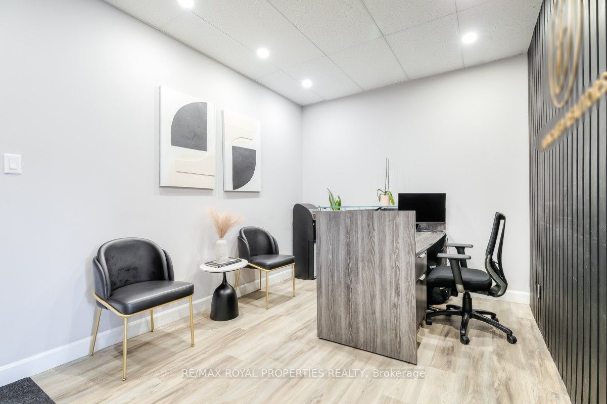 #203 - 15 Harwood Avenue Property Photo 17