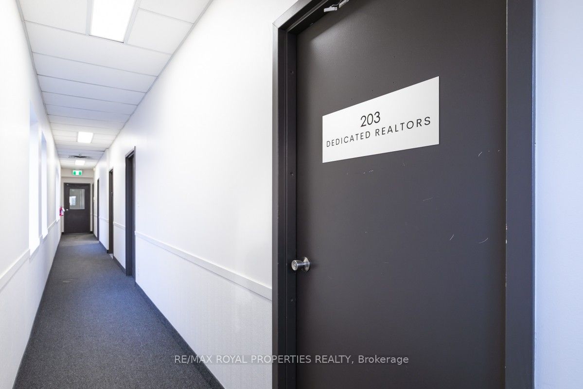 #203 - 15 Harwood Avenue Property Photo 18