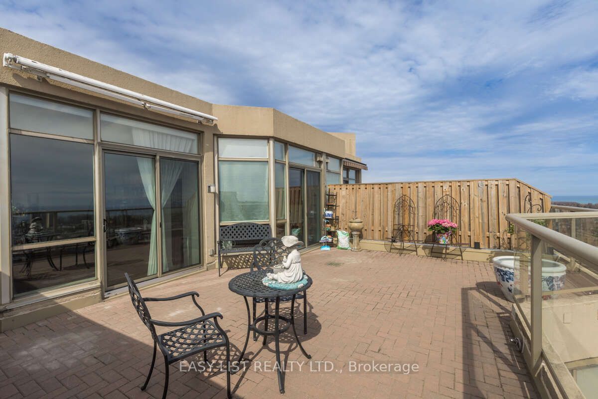 #ph14 - 20 Guildwood Parkway Property Photo 4