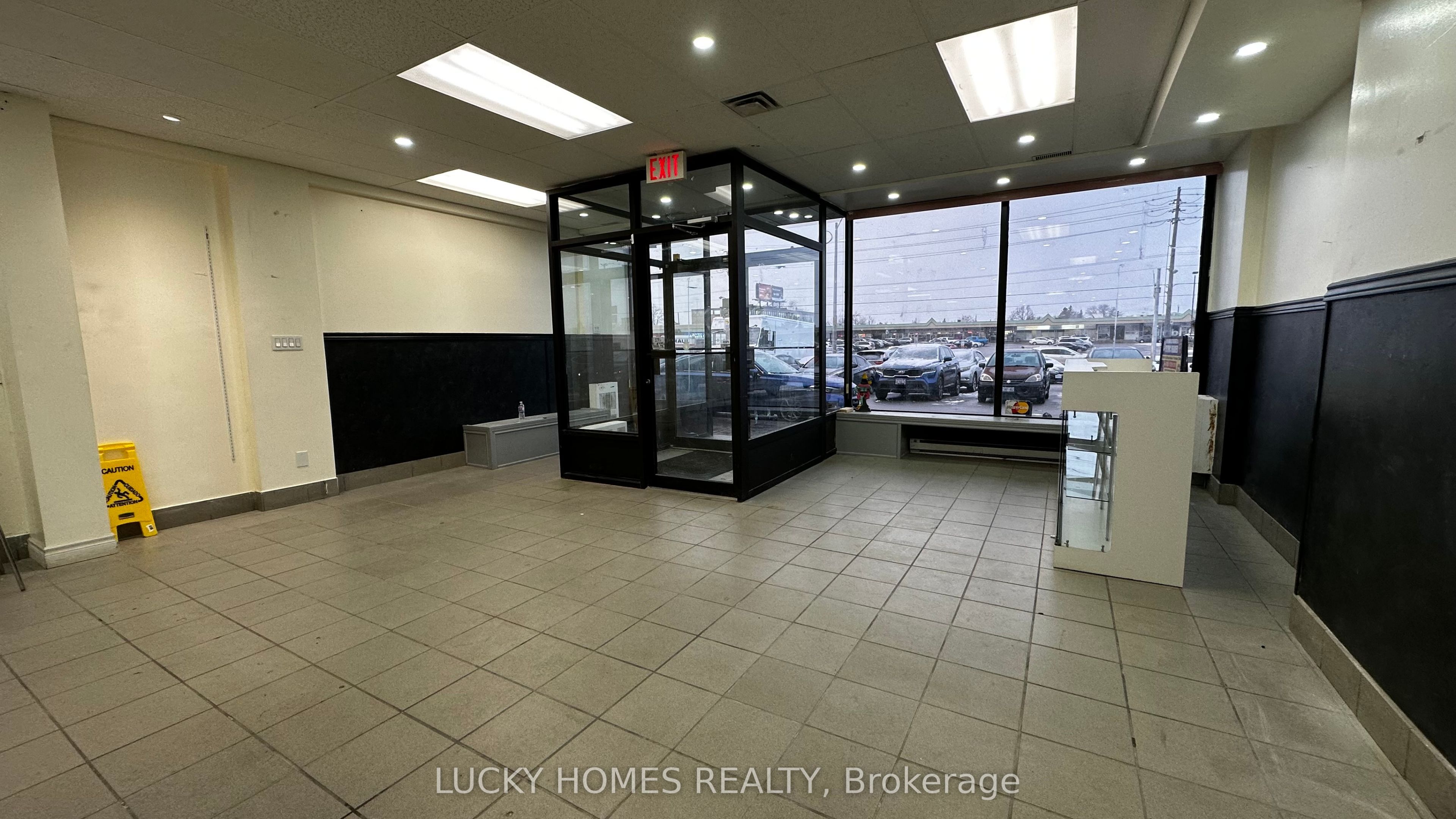 2679 Eglinton Avenue Property Photo 4