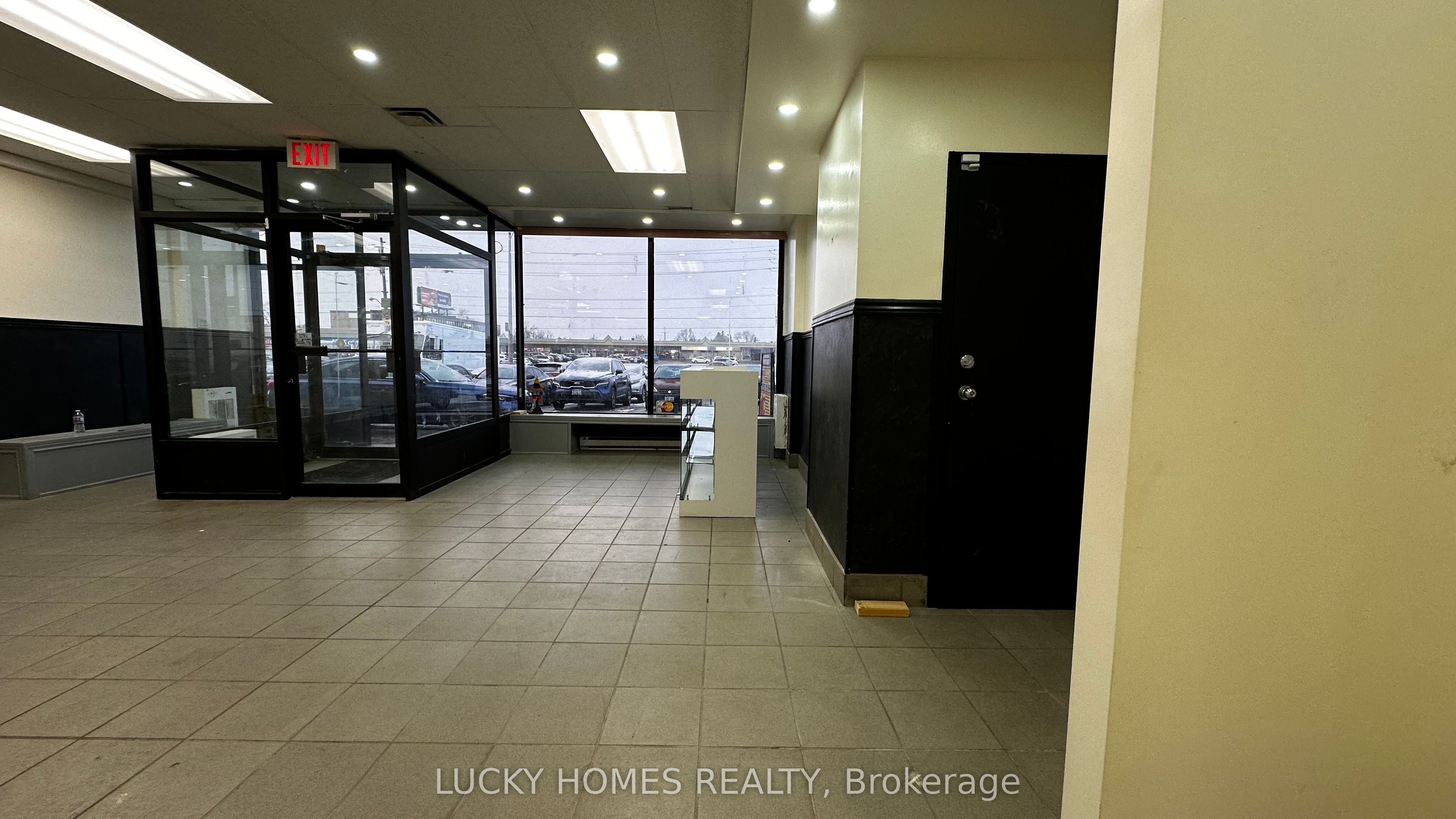 2679 Eglinton Avenue Property Photo 5
