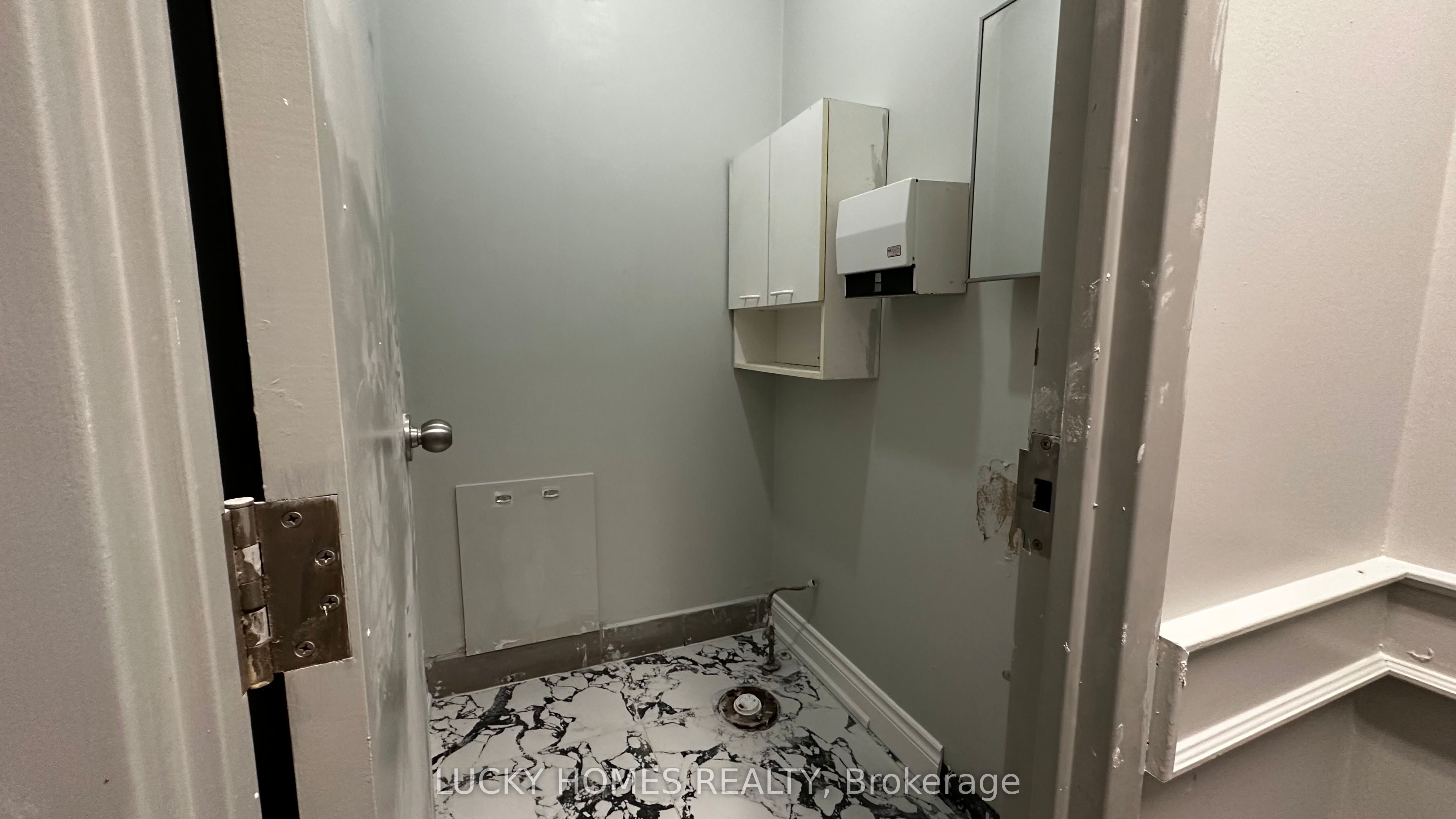 2679 Eglinton Avenue Property Photo 12
