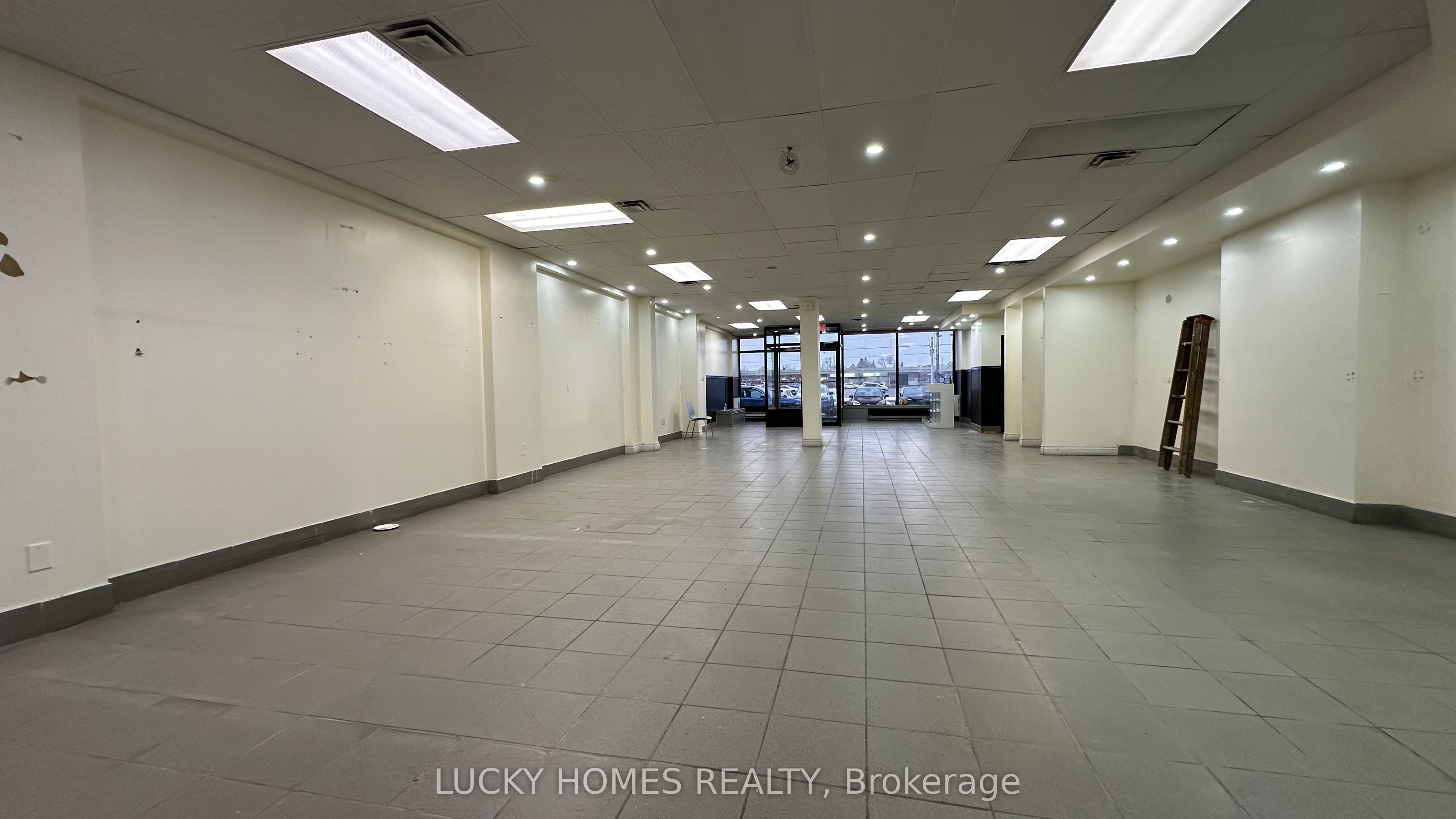 2679 Eglinton Avenue Property Photo 14