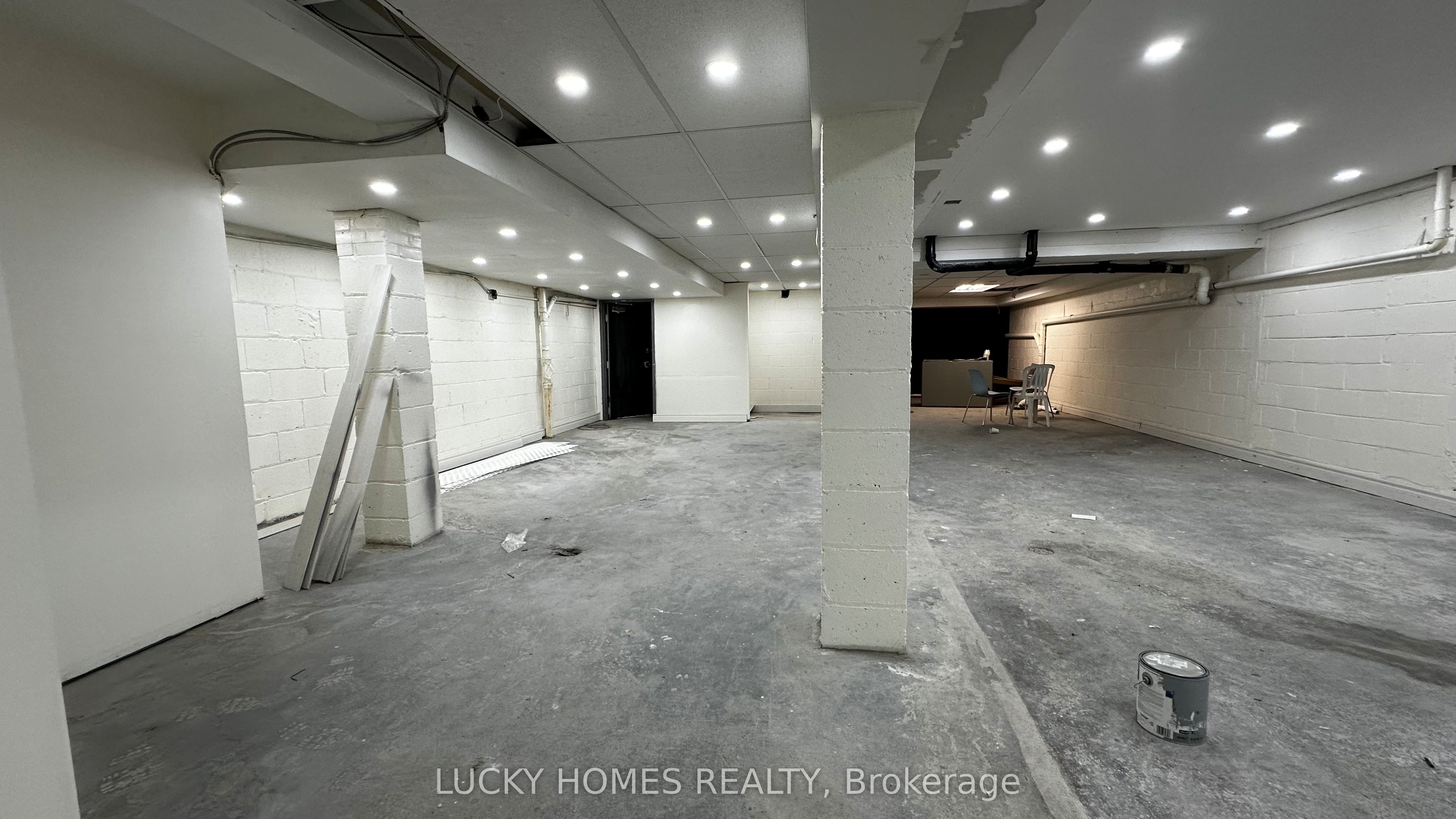 2679 Eglinton Avenue Property Photo 15