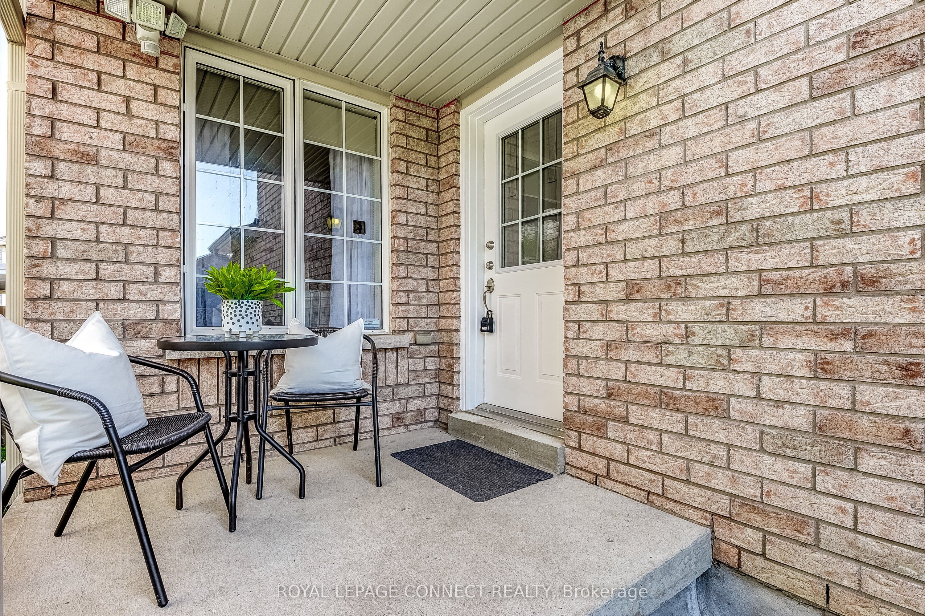 29 Andona Crescent Property Photo 2