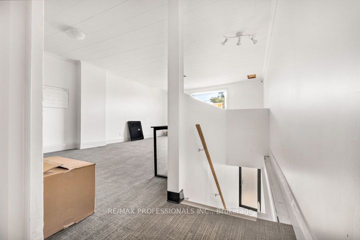 964 Kingston Road Property Photo 4