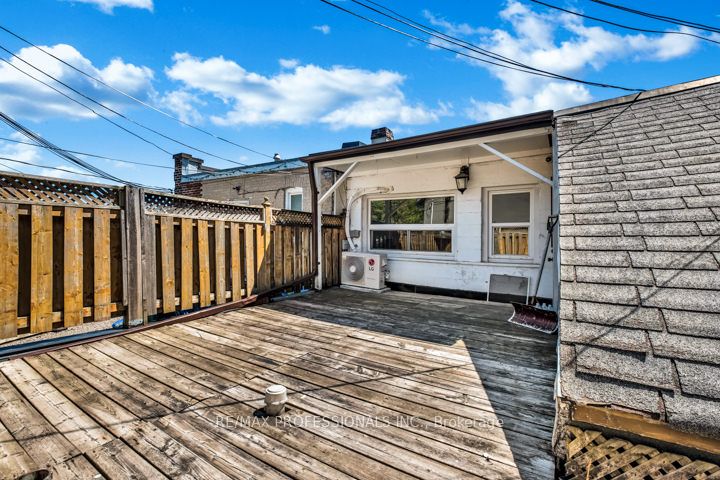 964 Kingston Road Property Photo 9