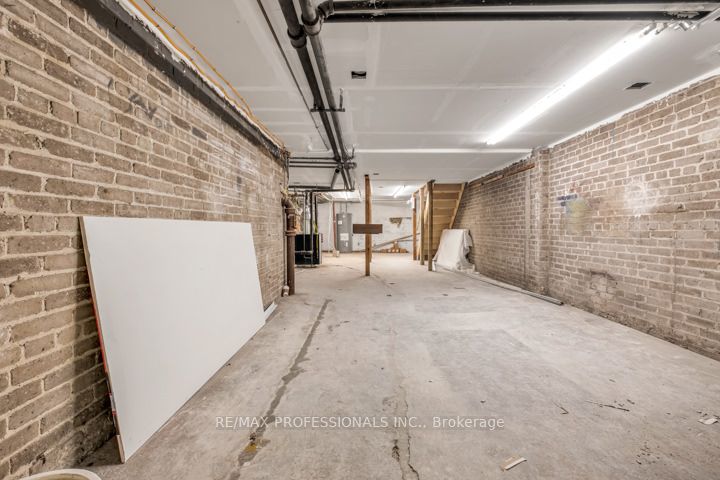 964 Kingston Road Property Photo 12