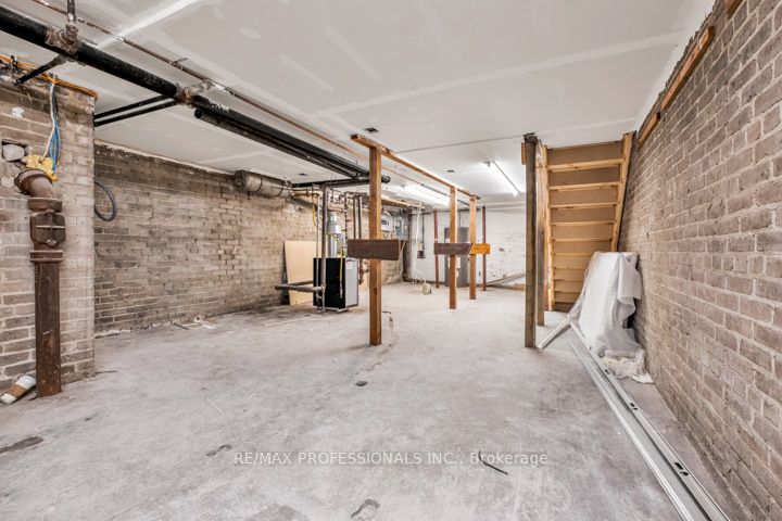 964 Kingston Road Property Photo 13