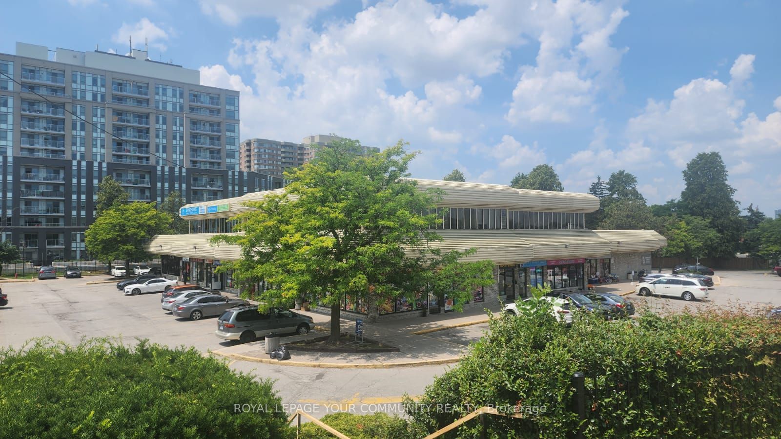#206 - 1001 Sandhurst Circle Property Photo 1