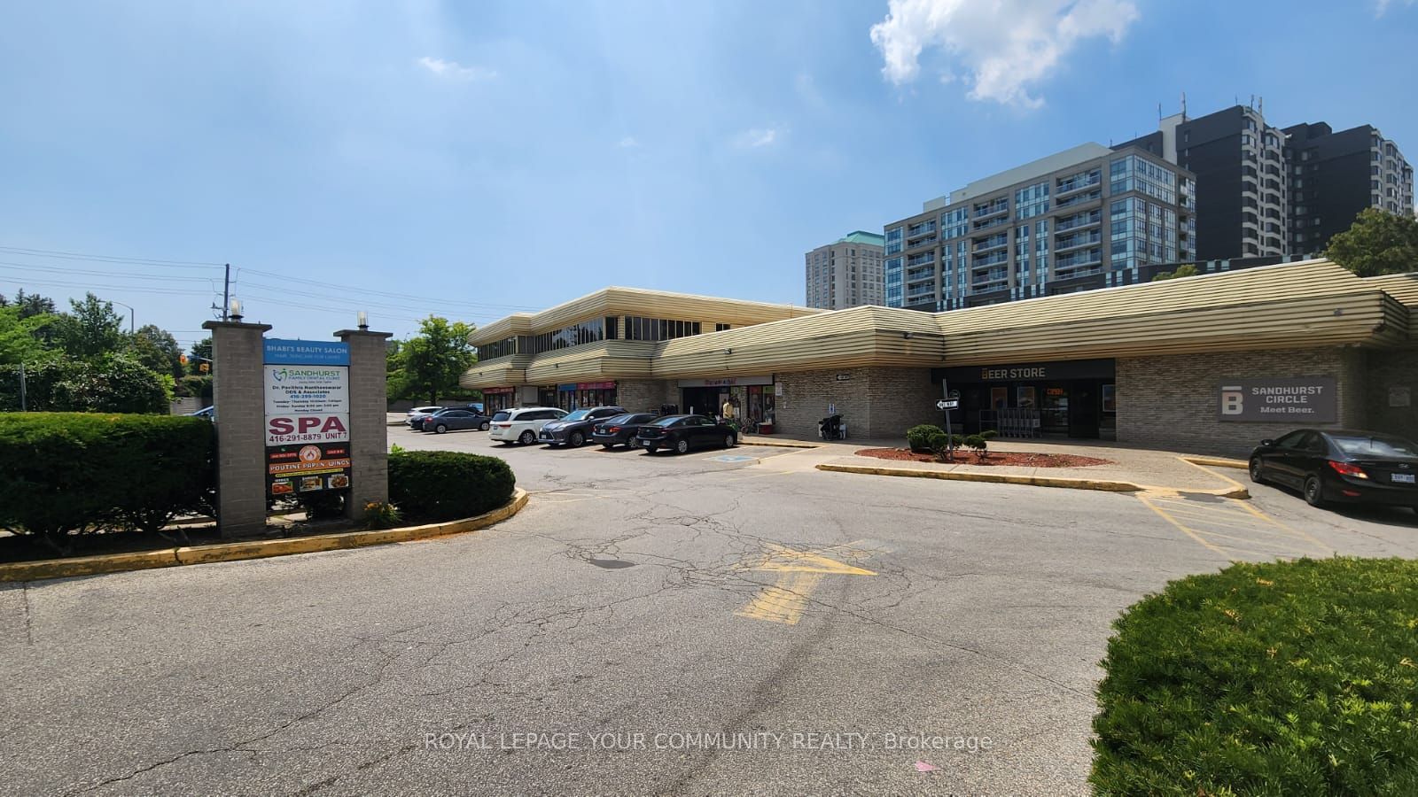 #206 - 1001 Sandhurst Circle Property Photo 2
