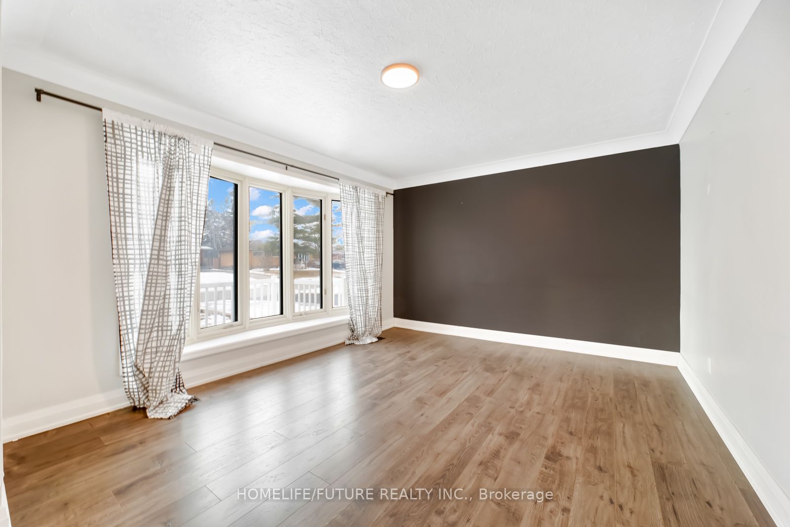 729 Glenforest Street Property Photo 6