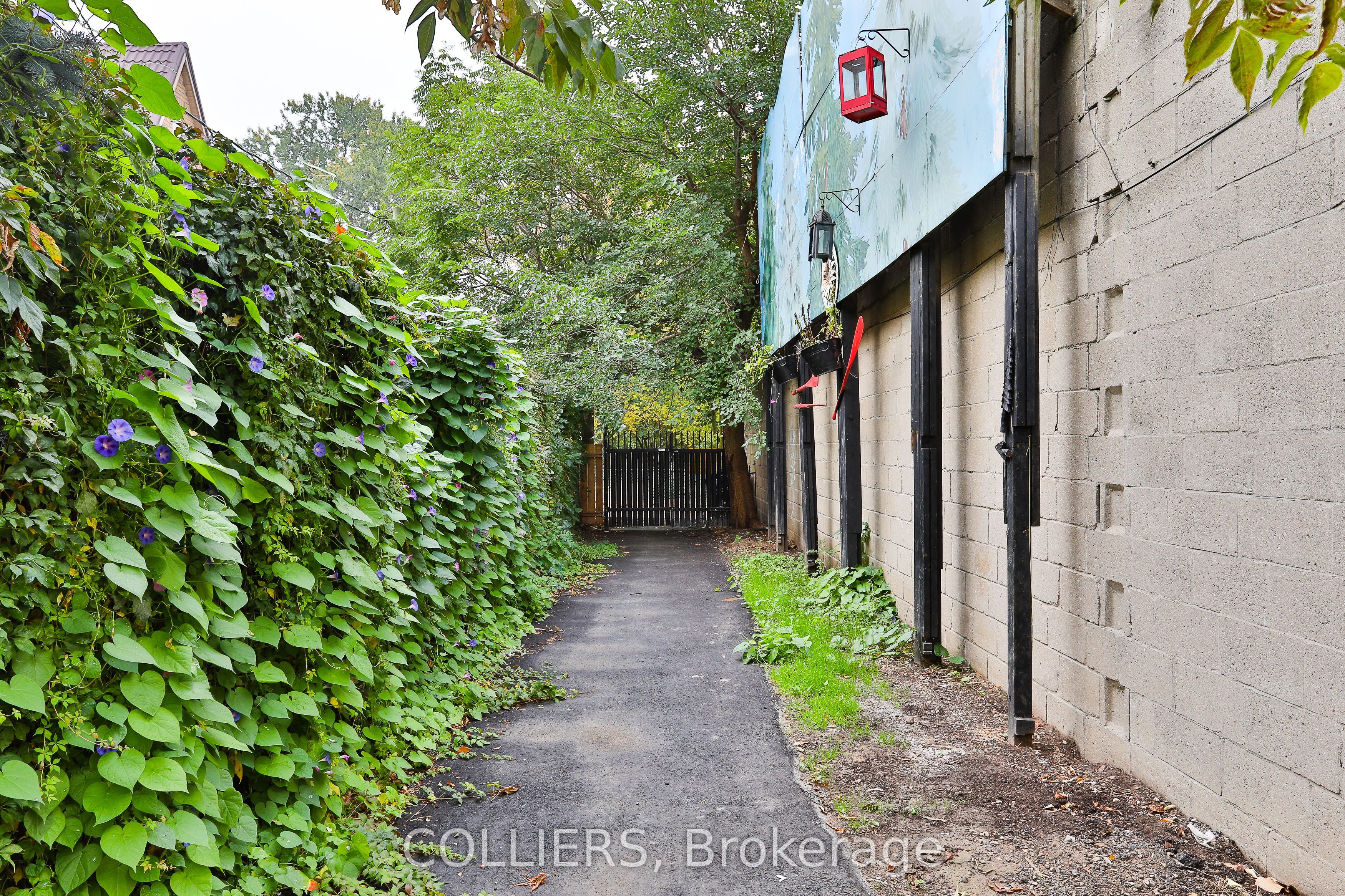 1303 Queen Street Property Photo 3