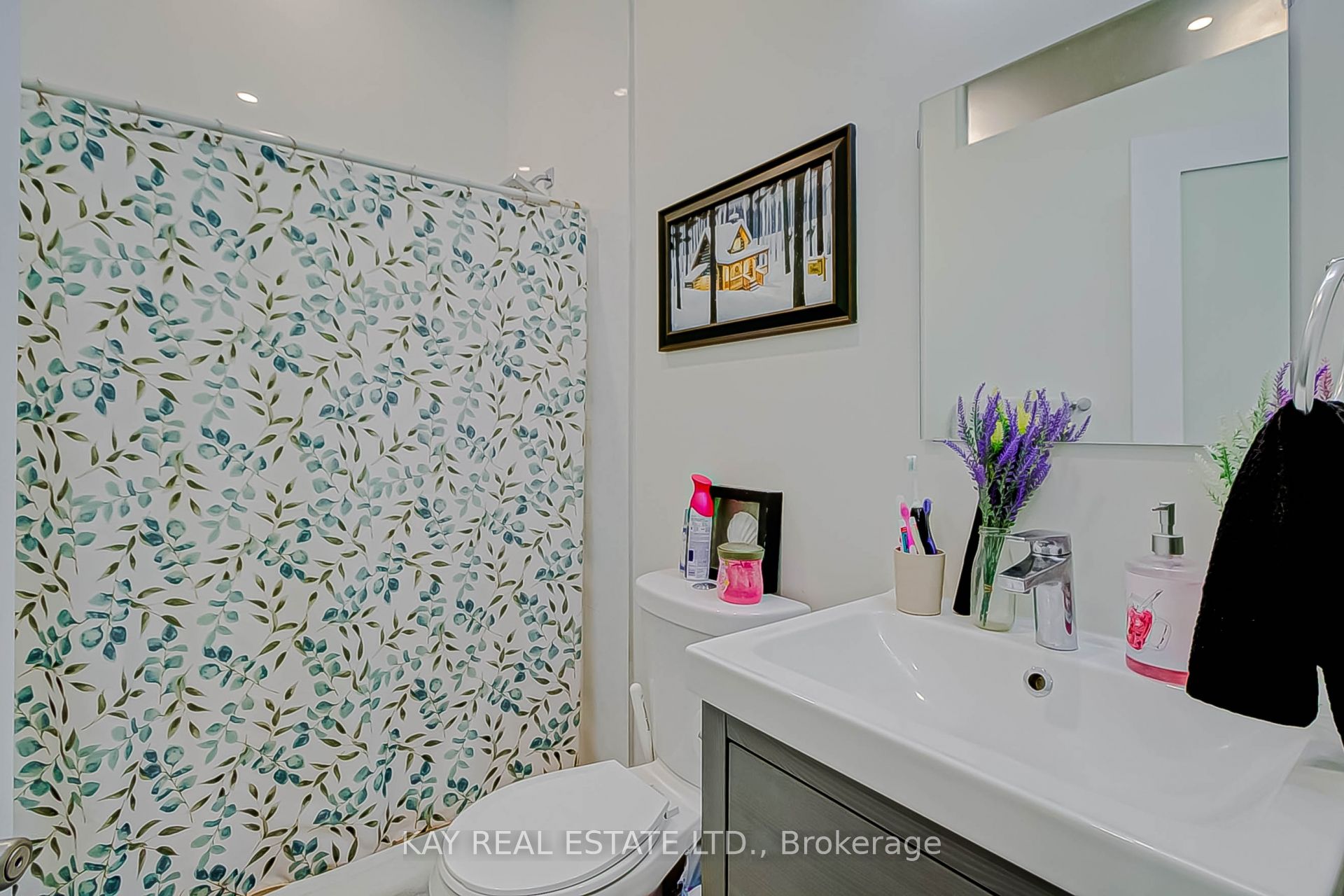1448 Gerrard Street Property Photo 17