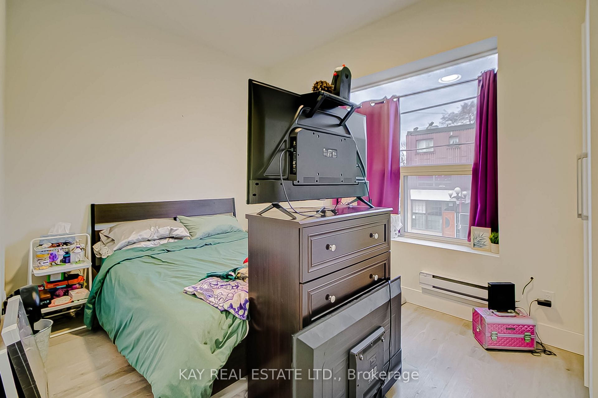 1448 Gerrard Street Property Photo 18