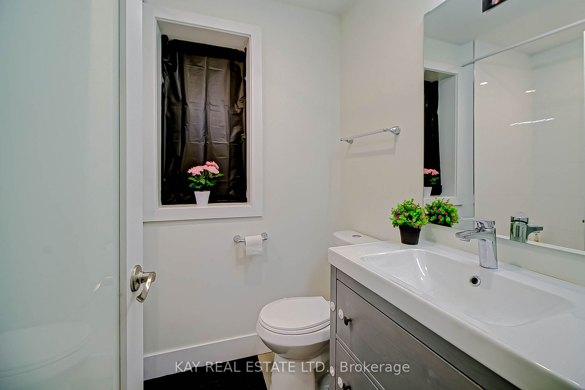 1448 Gerrard Street Property Photo 22