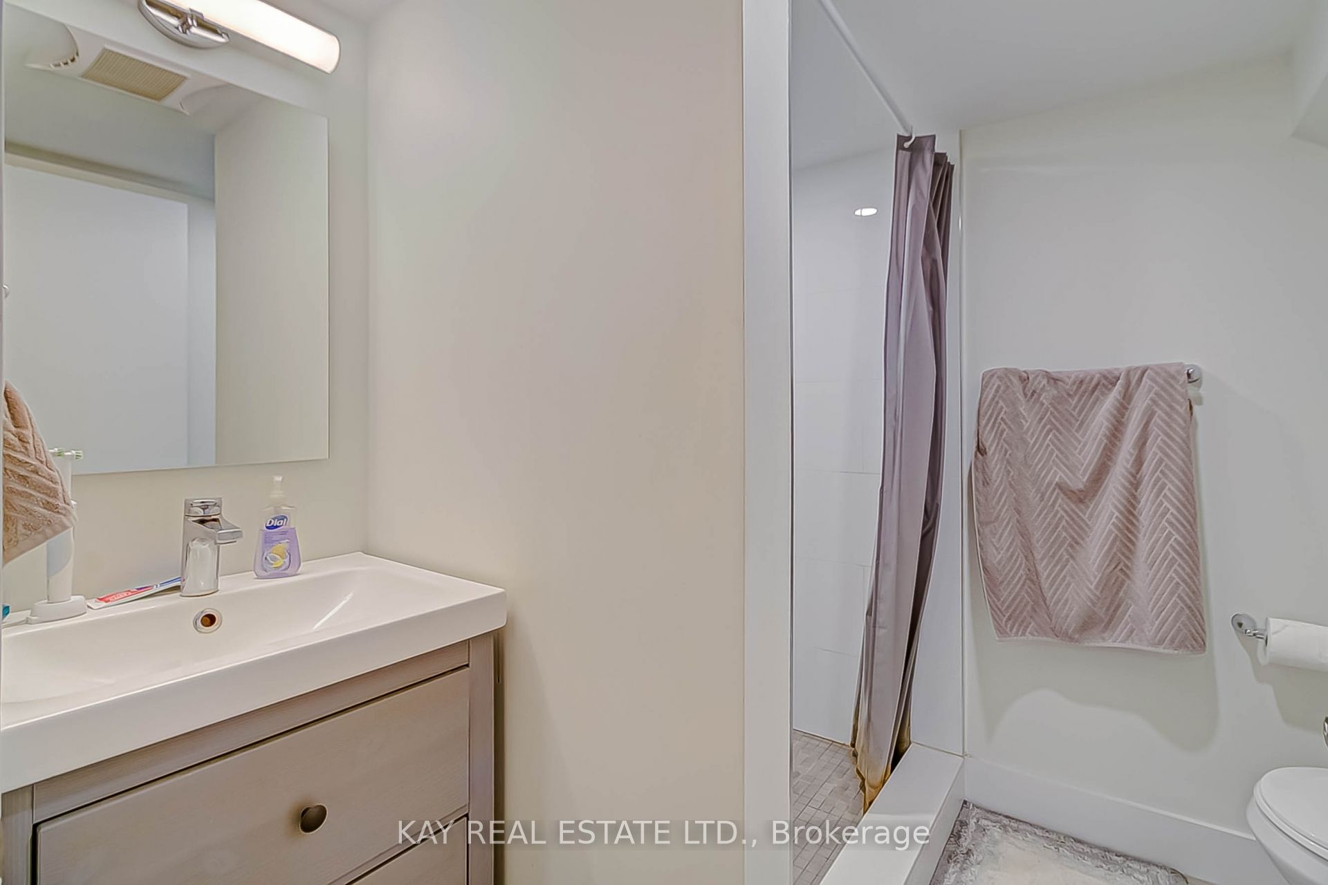 1448 Gerrard Street Property Photo 24