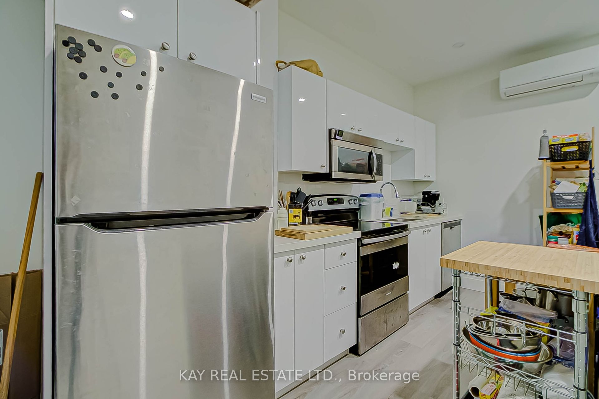 1448 Gerrard Street Property Photo 27
