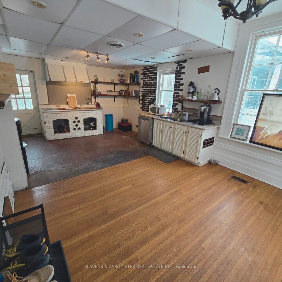 136 King Lane Property Photo 6