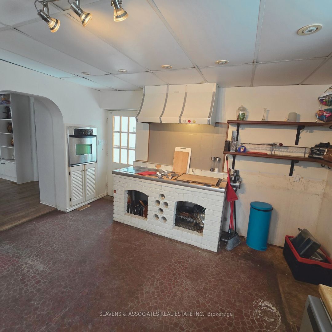 136 King Lane Property Photo 7