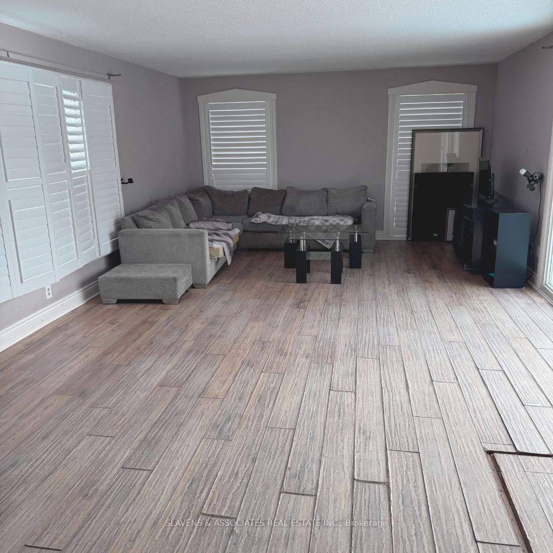 136 King Lane Property Photo 10