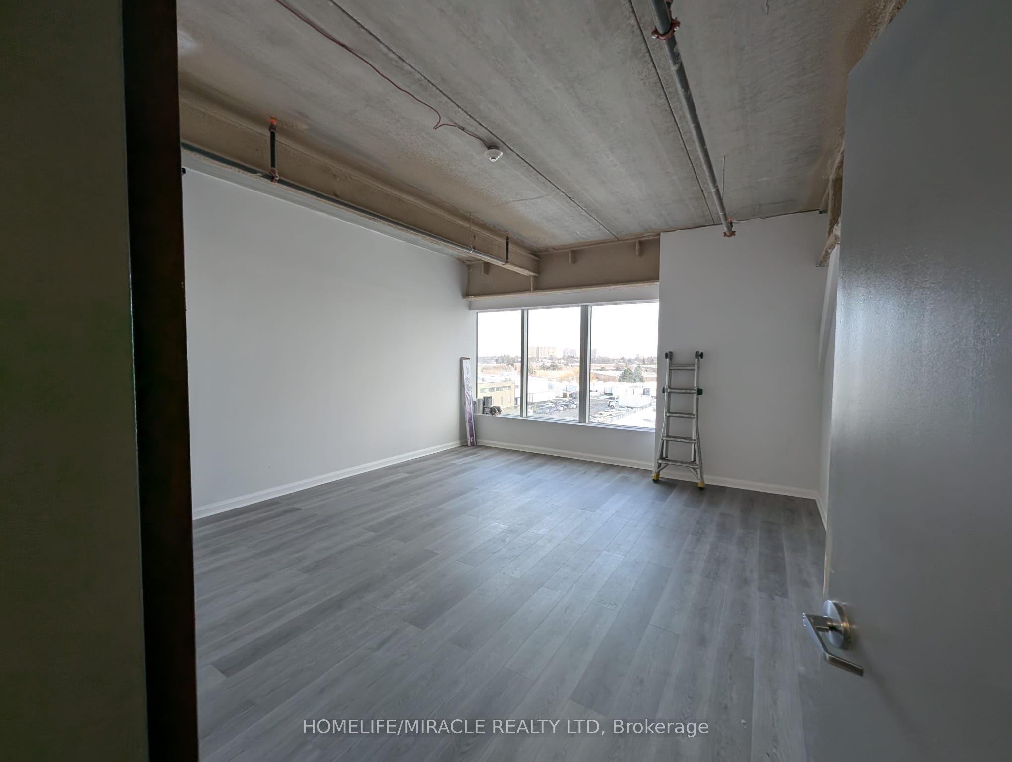 #405 - 2225 Markham Road Property Photo 5