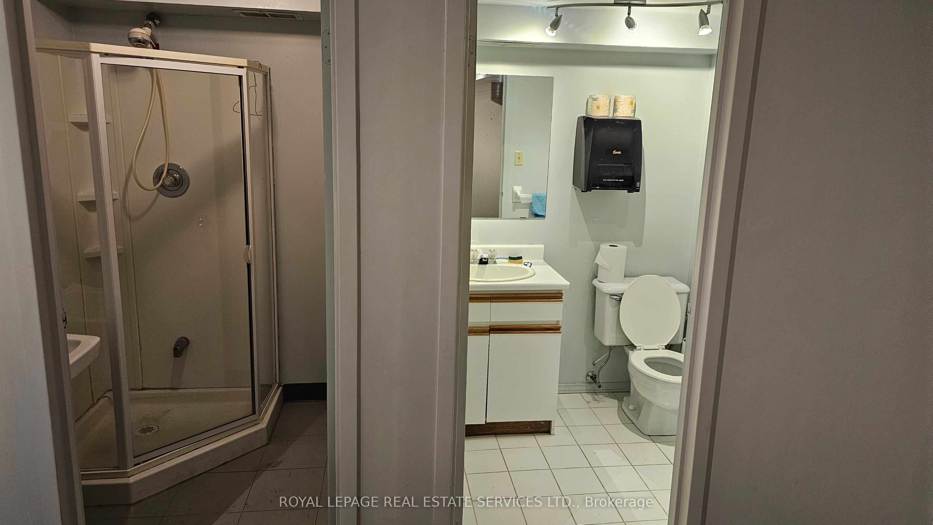1359 Woodbine Avenue Property Photo 2