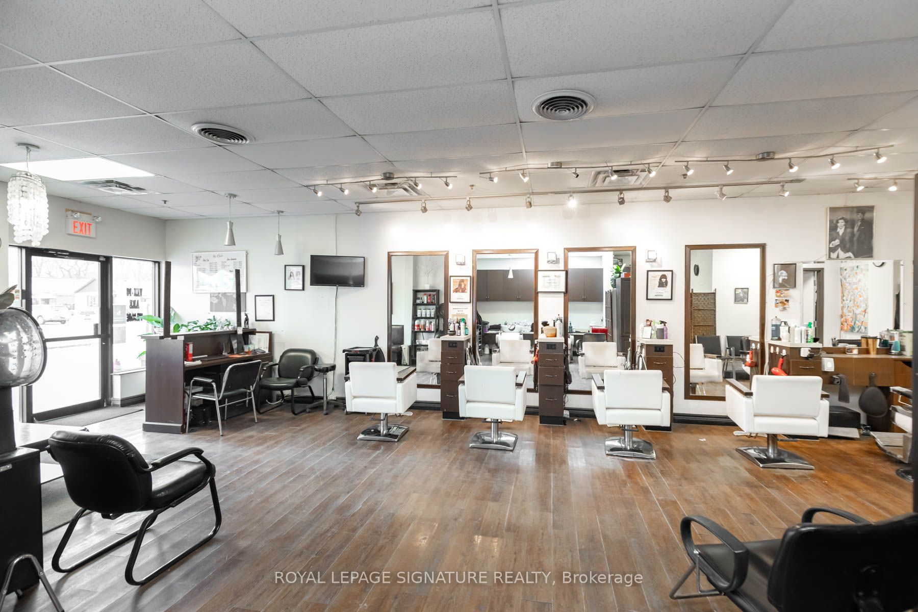 2480 Gerrard Street Property Photo 8