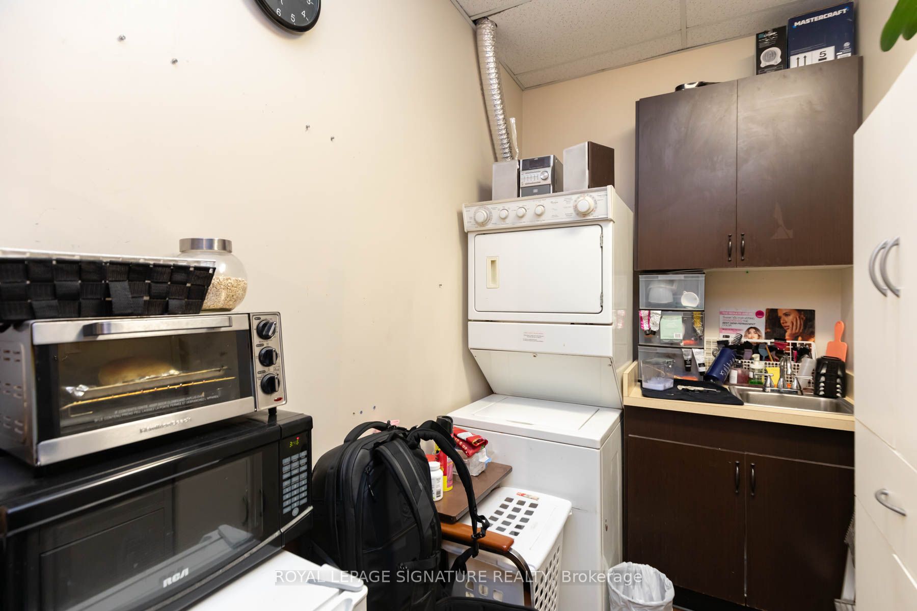 2480 Gerrard Street Property Photo 13
